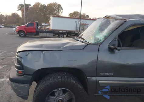 2000 Chevrolet Silverado 1500 Ls z USA, uszkodzony, nr VIN 1GCEK19T1YE130841